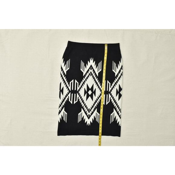 Ariat Women's Straight Skirt Regular Size L Black & White Aztec Western Knit - Picture 3 of 8